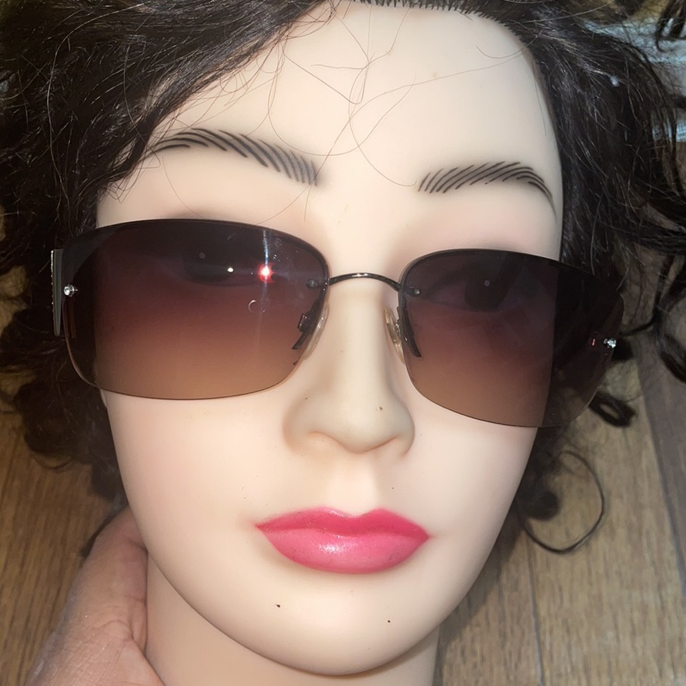 Chanel - Picture 9 of 10